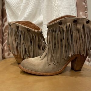 Swildens western bootie! This boot has a removable tassel! So versatile!